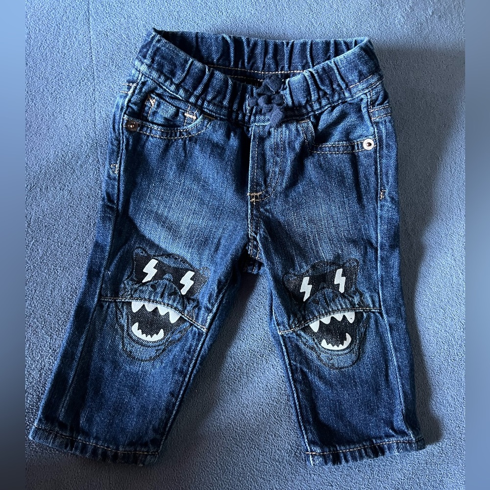 Drawstring, medium wash jeans. With cool, dinosaur knees. So cute.